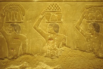 古代エジプト、壁面彫刻／絵画、サッカラ、イドゥートのマスタバ／墓、紀元前2323～2150年、供物を持つ担ぎ手（写真） 作： School Egyptian