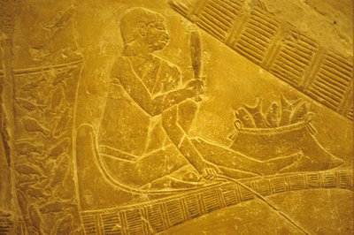 古代エジプト、壁面彫刻／絵画、サッカラ、イドゥートのマスタバ／墳墓、漁船に座って魚をさばく漁師たち、第6王朝時代（写真） 作： School Egyptian