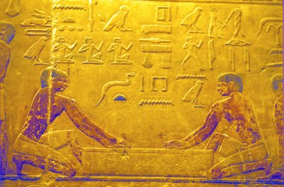 古代エジプト、壁面彫刻／絵画、ティのマスタバ／墓、サッカラ、第5王朝、木を磨く職人（写真） 作： School Egyptian