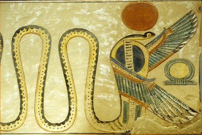 古代エジプト、壁画、アモン・ヒル・ホプシェフの墓、埋葬室の入り口を守るウラエウスと翼のある蛇、第20王朝、女王の谷（写真） 作： School Egyptian