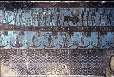 古代エジプト、デンデラ、ハトホル神殿、外陣の天井に描かれた占星術のシンボル。 作： School Egyptian