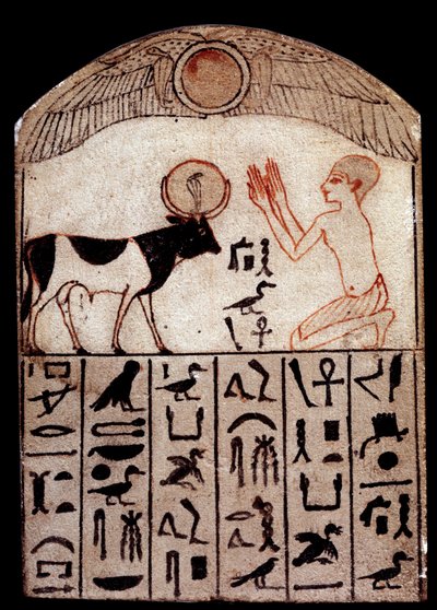 古代美術。セラペウムのステイル（石灰岩に描かれたもの）。アピス神の崇拝。石灰岩の彩色彫刻、エジプト、低位期（前664-332年）。パリ、ルーヴル美術館（Musee Du Louvre 作： School Egyptian