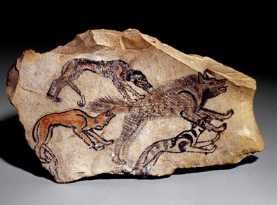 ハイエナを狩る犬（石刻、紀元前1300～1100年頃 作： School Egyptian