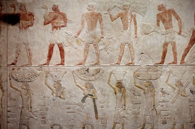 エジプトのアンティーク：アヒルを運ぶ男たち。サッカラのアケテプのマスタバ礼拝堂にある石灰岩のレリーフ。第5王朝（紀元前2500〜2350年頃） 紀元前2300年パリ、ルーブル美術館 作： School Egyptian
