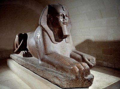 エジプトの古代遺跡：ラムセス2世とその息子メレンプタフ1世（またはミネプタフ、メルネプタフ）が簒奪した大スフィンクス。ピンクの花崗岩の彫刻。パリ、ルーブル美術館 作： School Egyptian