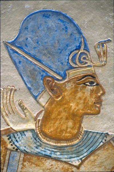 イシスを抱きしめるラムセス3世、アモン・ヒル・コプシェフの墓（写真） 作： School Egyptian