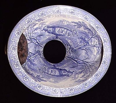 Staffordshire 青と白のパターンのトイレパン（陶器 作： School English