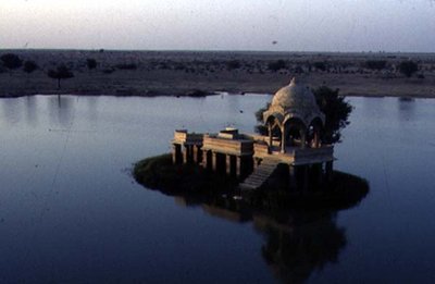 ピチョーラ湖畔のジャグ・マンディール（写真） 作： School Indian