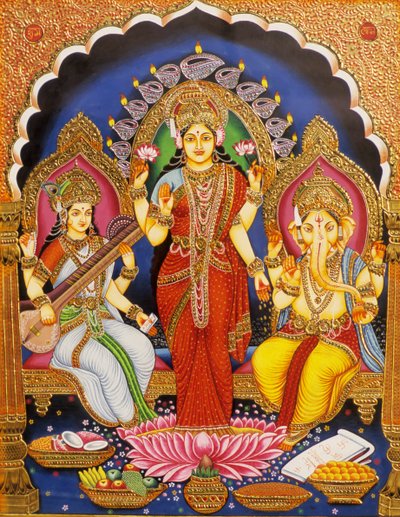 ガネーシュ神とラクシュミーとサラスヴァティー ミニチュア絵画 紙本金地着色 インド 作： School Indian