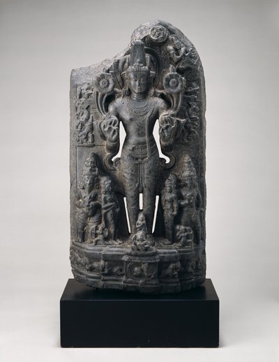 スーリヤ、c。 11世紀（黒泥石） 作： School Indian