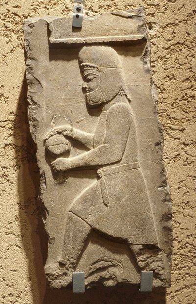 屋根付きの船、アケメネス朝を運ぶペルセポリスの王宮のメディア、c。 紀元前500年（石灰岩） 作： School Iranian