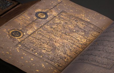 イランのティムール朝または白羊朝（中国の紙に金、インク、着色顔料） 作： School Iranian
