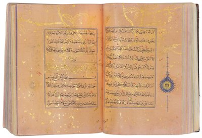 イラン、ティムール朝またはアクチュヌル朝のクルアーン（中国紙に金、墨、彩色顔料 作： School Iranian