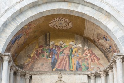 イタリア、ヴェネツィア、サン・マルコ広場のサン・マルコ寺院入り口のモザイク（モザイク画） 作： School Italian