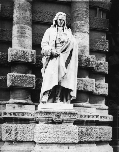 ジャンバッティスタ・ヴィーコ(1668-1744)の像(大理石)(白黒写真) 作： School Italian
