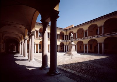 アレッサンドロ・ボルタ像のある中庭の眺め(1878年) 作： School Italian