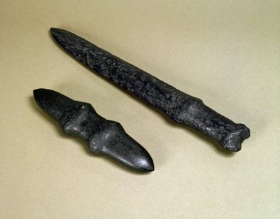 短剣の刃と石製短剣 縄文時代 紀元前4500～3700年 作： Japanese School