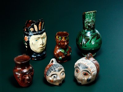 肖像画用ピッチャー 19世紀後半～1930年代（単層・釉薬・彩色土器 作： School Mexican