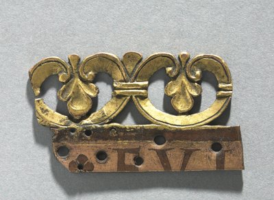 1165年から1180年頃の舎利殿の装飾紋章の断片（金銅、エマイユ・ブルン（茶色のエナメル））。 作： School Mosan