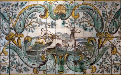 Dogs hunting a deer - Detail of a decorative tile panel from the hunting room of former palace of Praia, a Belem (ポルトガル、リスボン) (Two dogs hunting a deer - decorative panel from the hunting room of former palace of Praia, at Belem) - Musee natio 作： School Portuguese
