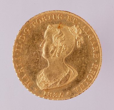 ポルトガル女王マリア2世（メアリー2世）（1819-1853）の金冠 1835年直径3.1cm ナポリ、ムゼオ・アルケオロジコ 作： School Portuguese