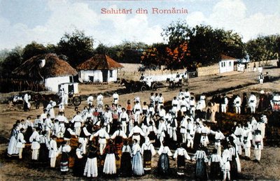 村で踊るルーマニア人を描いた絵葉書、1910年頃（カラーリトグラフ） 作： School Romanian