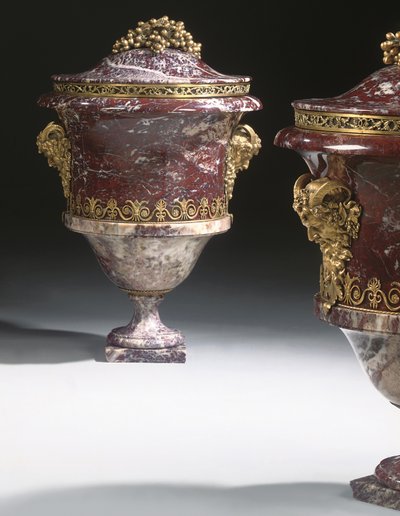 一対の花瓶、1790年頃（碧玉とオルモルー 作： School Russian