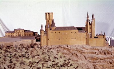 軍事建築：カスティーリャ王アルフォンソ6世が建てたセゴビアの王宮アルカサルのミニチュア模型。マドリード軍事博物館。 作： School Spanish