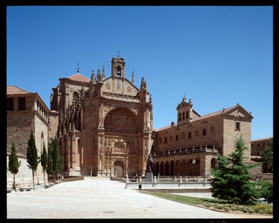 プラテレスクのファサードの様子 作： School Spanish