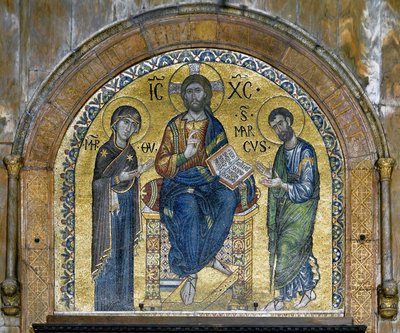 ビザンチン建築。聖母と聖マルコ（デイシス）の間にある威厳のあるキリスト（Christ in glory）、ヴェネツィアの芸術家によって作られたモザイクで、16世紀に再設計されました。アプス。サン・マルコ寺院（Basilica di San Marco）、ヴェネツィア 作： School Veneto Byzantine