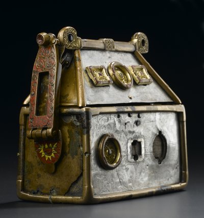 モニムスクの聖遺物箱 紀元後8世紀頃 ブロンズ、銀、木、銅合金、ガラス、エナメル 作： Scottish School