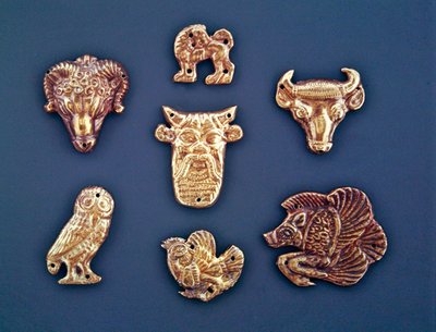 ギリシャの影響を受けた衣服飾り額（金） 作： Scythian