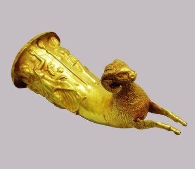 ライトン酒飲み、紀元前5〜4世紀 作： Scythian
