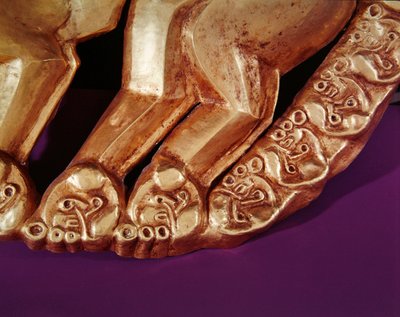 豹の形をした盾の紋章、紀元前700～650年（金、琥珀、カラー・エナメル）（165769の詳細 作： Scythian