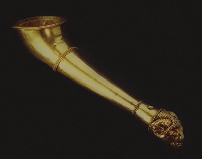 ラムの頭で終わるライトンの飲用ホーン、5世紀半ば。 紀元前。 作： Scythian Art.