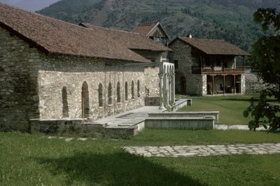 食堂とゲストハウス、12世紀後半 作： Serbian School