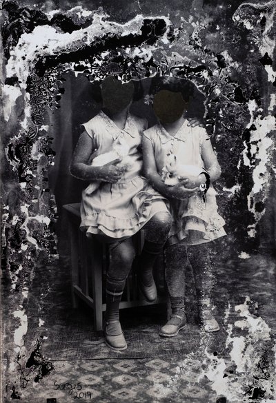 sisters with pets, 2019（ミクストメディア） 作： Sergis Adamos