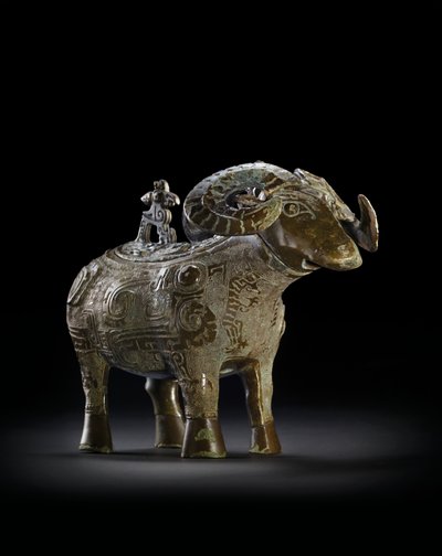 祭祀用のラム型酒器、ゴン（ブロンズ 作： Shang Dynasty Chinese School