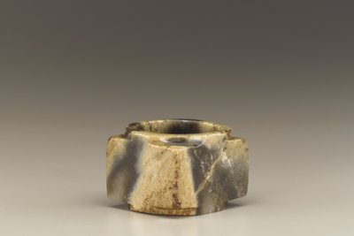 ショートチューブ（コング）（ヒスイ（ネフライト）） 作： Shang Dynasty Chinese School