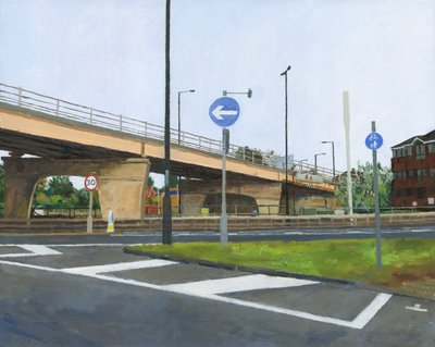 コンクリートの陸橋と交差点、2024年（キャンバスに油彩） 作： サイモン・ネビル