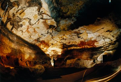 2022年、フランス、ラスコー、雄牛の館の全景（写真） 作： Sisse Brimberg