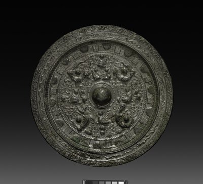 西王母の鏡」 317-400年頃 （ブロンズ 作： Six Dynasties Chinese School