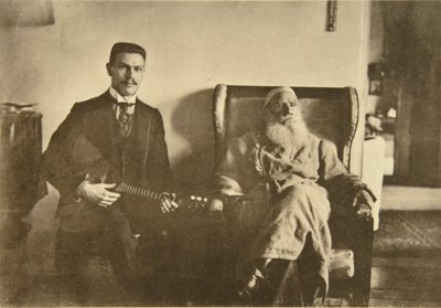 ロシアの作家レオトルストイとバラライカ奏者、ボリストロヤノフスキー、1909年 作： Sophia Andreevna Tolstaya