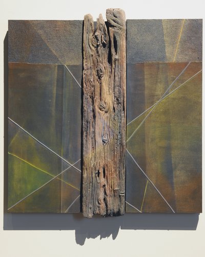 Jesus Accepts Suffering, 2007 （パネル、鉛、顔料、テクスチャー、拾い物、釘） 作： Sophie Hacker