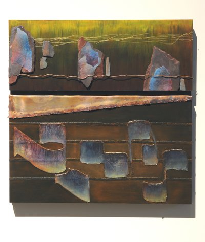 The Word, 2007 (パネル、銅、金糸、鉛、スレート、サンドペーパー、顔料) 作： Sophie Hacker