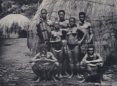 ザ・ネイティブ・アット・ホーム（モノクロ写真 作： South African Photographer