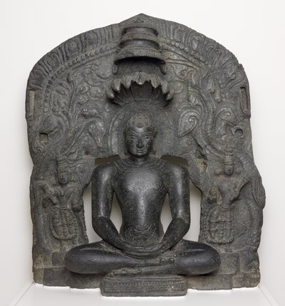 瞑想に座った蛇のフードを持ったジャイナ・ティールタンカラ・パールシュヴァナタ（Dhyanamudra）、インド、カルナータカ州（亜塩素酸塩） 作： South Indian School