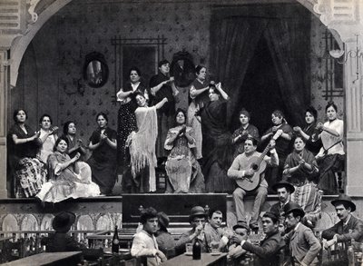 スペイン・セビリア、カフェでのダンスとフラメンコ音楽のシーン。写真、19世紀後半。 作： Spanish Photographer