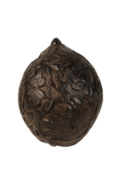 彫られたココナッツの貯金箱バグベア、スパニッシュコロニアル、1800年頃（ココナッツ 作： Spanish School