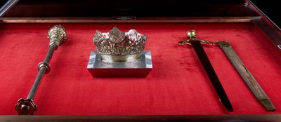カスティーリャのイザベラに属する王冠、笏、剣（1451-1504） 作： Spanish School